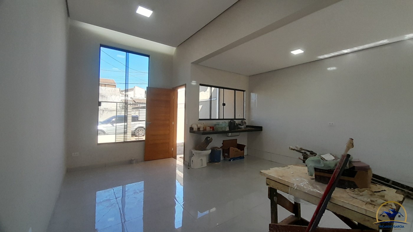 Casa à venda com 3 quartos, 1 suíte e 80m² no Coliseu, Londrina (PR) — foto 2 de 12