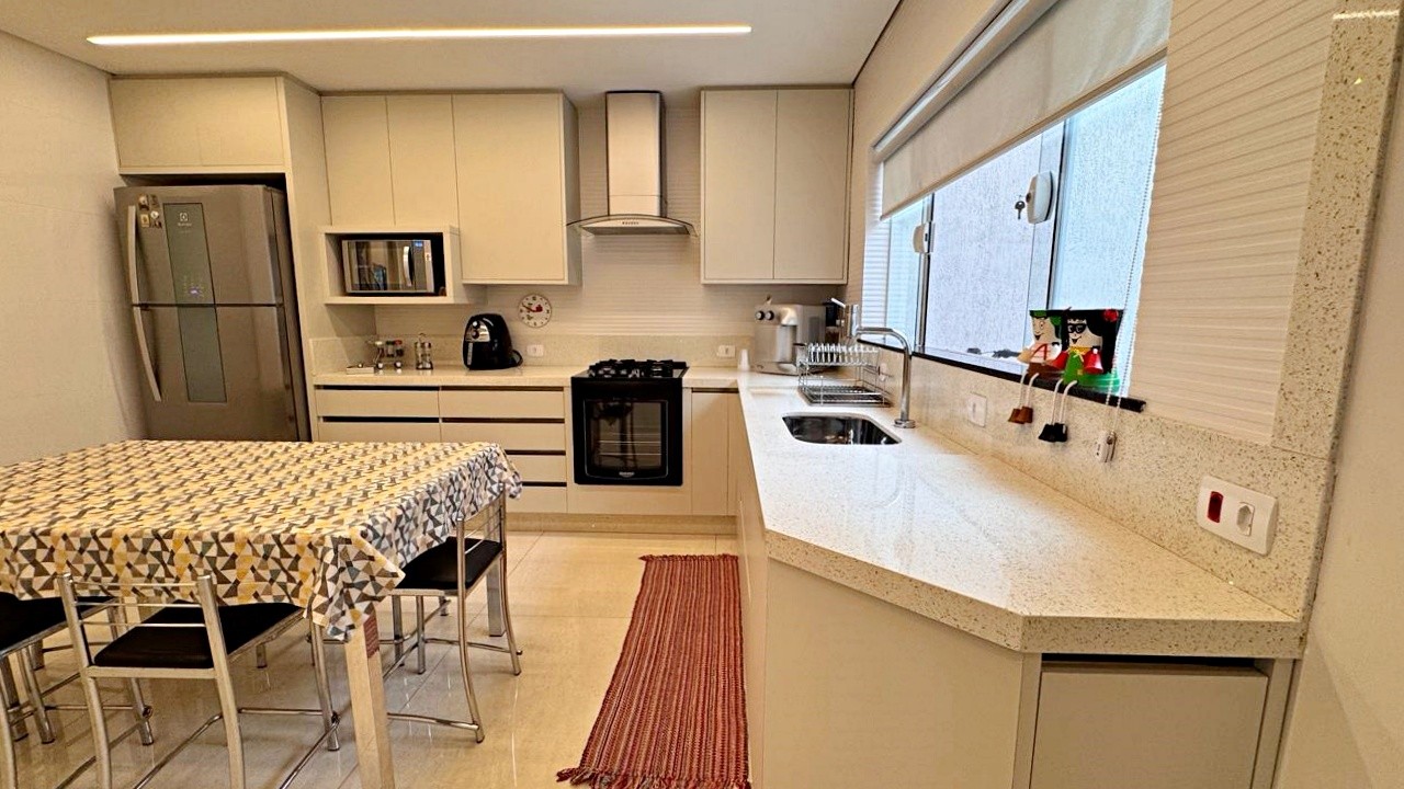Casa à venda com 5 quartos, 3 suítes, 2 vagas e 280m² no Aragarça, Londrina (PR) — foto 4 de 30