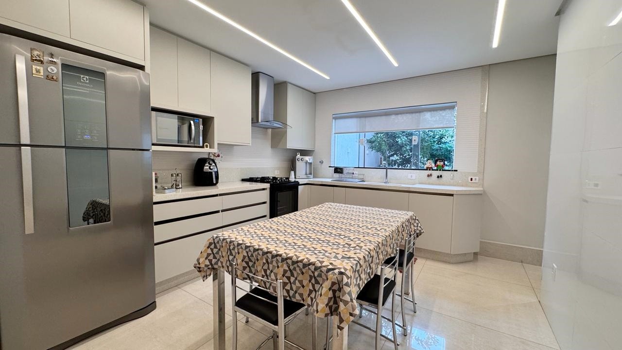 Casa à venda com 5 quartos, 3 suítes, 2 vagas e 280m² no Aragarça, Londrina (PR) — foto 7 de 30